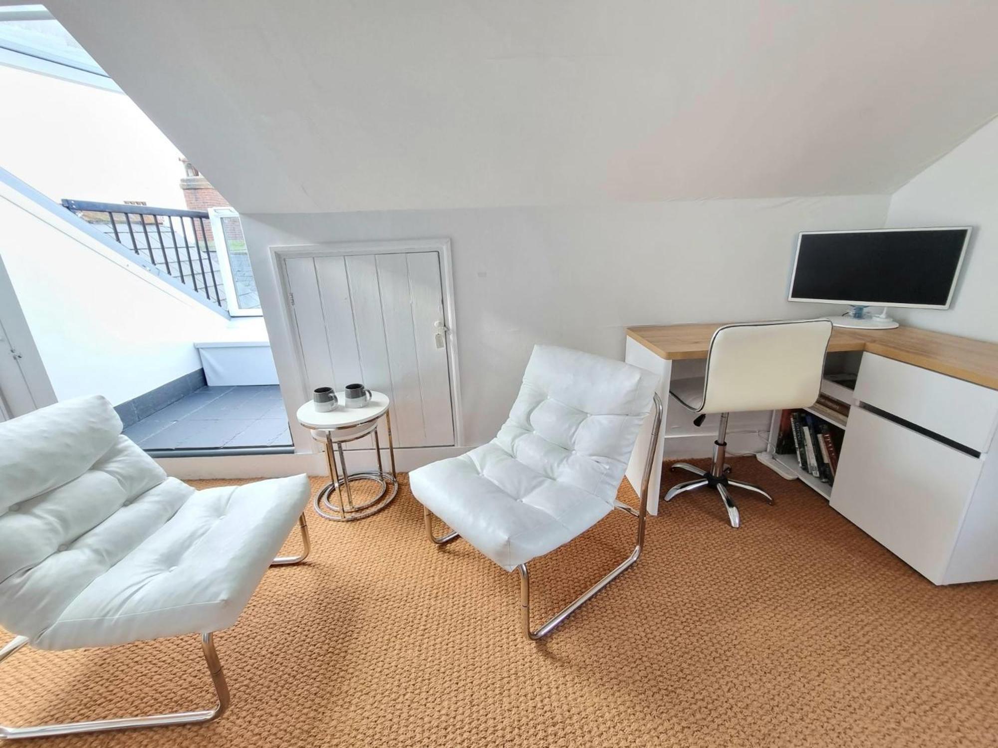 West Hill Retreat Seaview Balcony Chic Loft Studio & Free Parking Hastings Kültér fotó