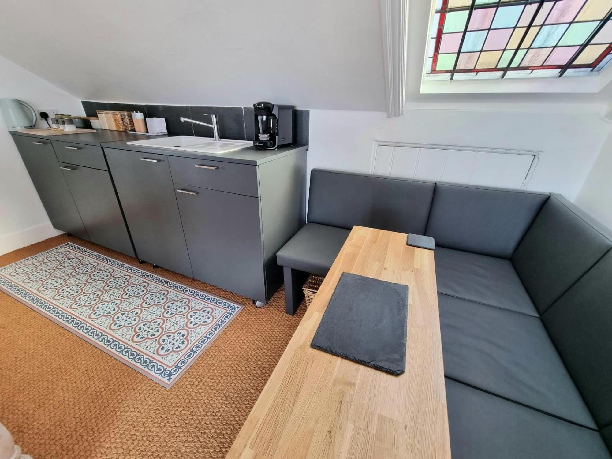 West Hill Retreat Seaview Balcony Chic Loft Studio & Free Parking Hastings Kültér fotó